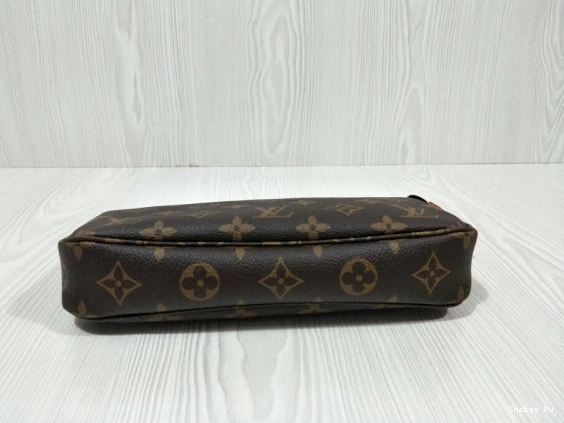 Louis Vuitton ACCESSOIRES POCHETTE 0801